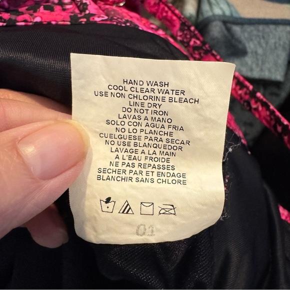 Miraclesuit Twist Front Slimming Underwire Tankini Swim Top - Picture 6 of 7